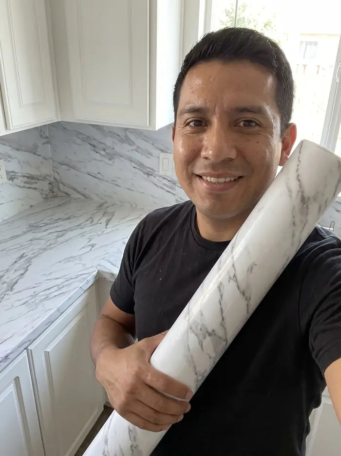 Andrés C. con su vinilo de mármol