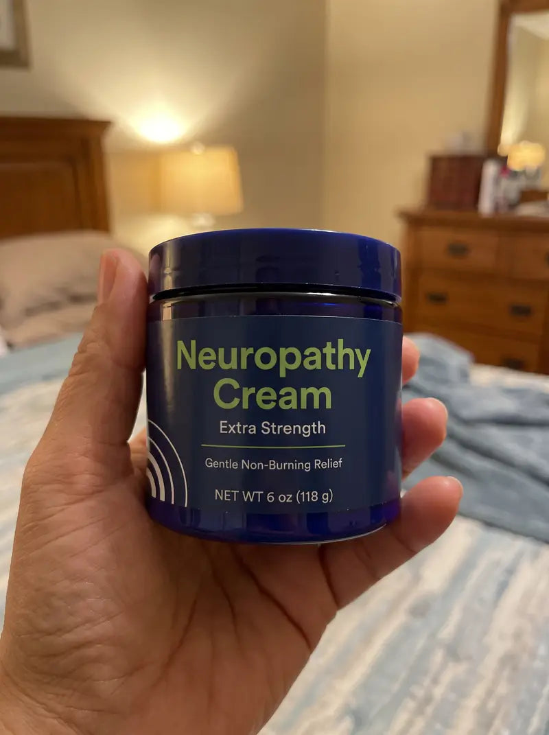 Clienta con su Neuropathy Cream