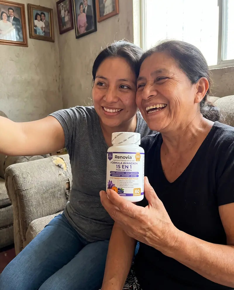 Un detalle para mamá: persona en Guatemala con su frasco de Renovia